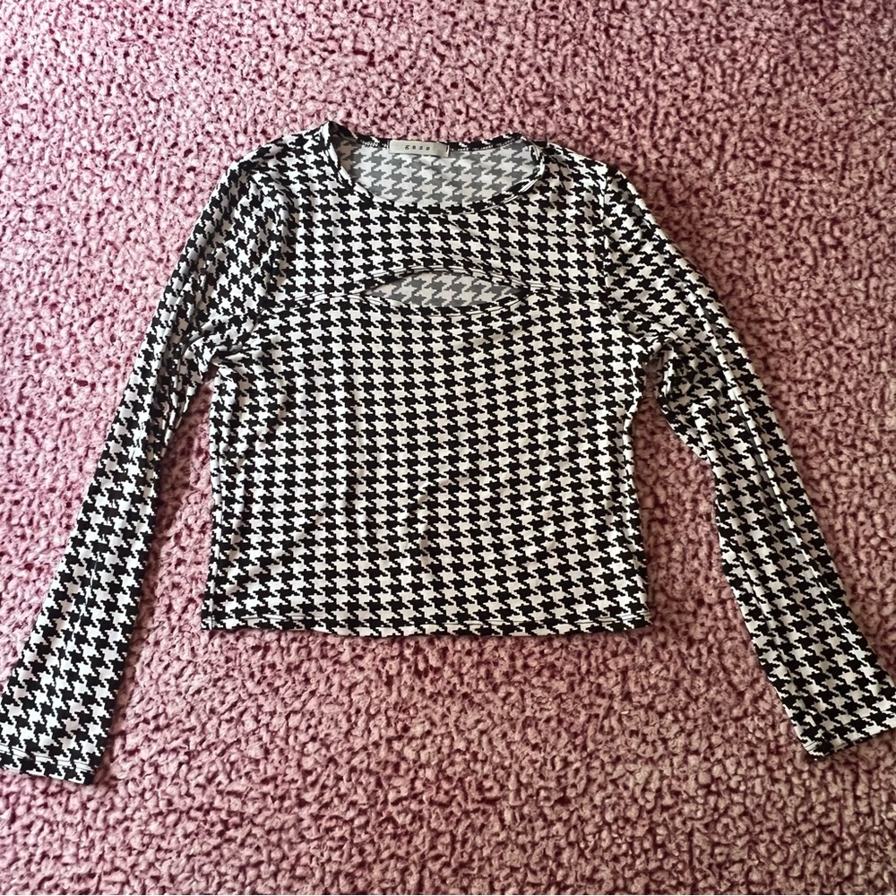 Gaze Long Sleeve Cut-Out T-Shirt Size Medium